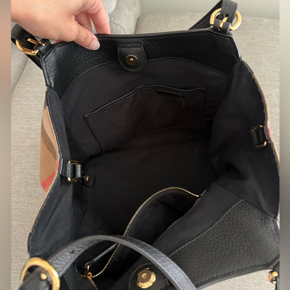 Burberry Black Leather Women's Bag - Satchel Bucket Bag - Picture 5 of 15